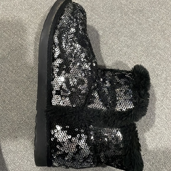 Sonoma Black and Silver Sequins Faux Fur Boots - Picture 15 of 15